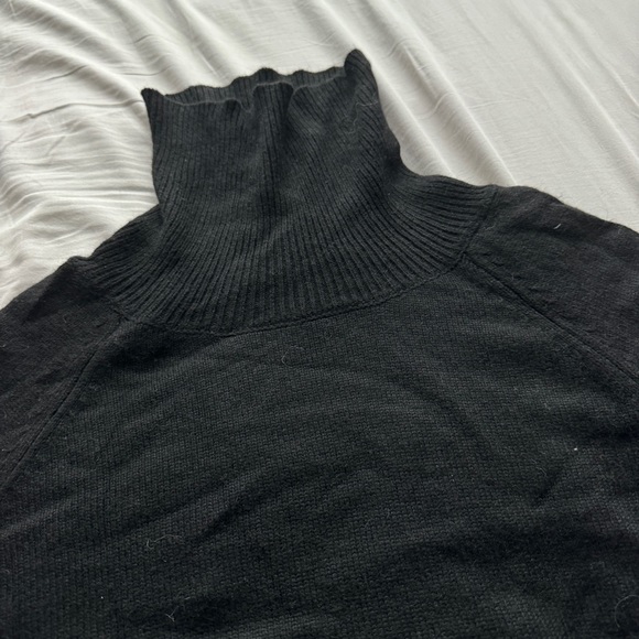 Black turtleneck sweater - Picture 2 of 3